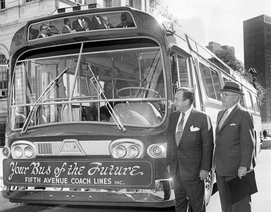 fifth_ave_coach_lines_debuts_its_new_wider_bus_to_mayor_robert_wagner_1959_barney_stein_2_882.jpg
