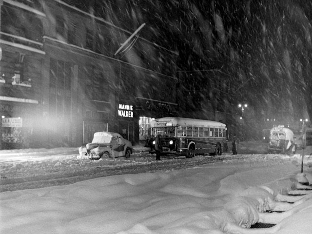 new-york-city-blizzard-snowstorm-december-1947_feat.jpg